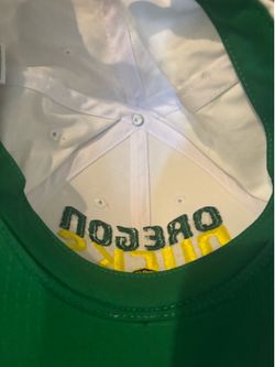 White organ, ducks hat