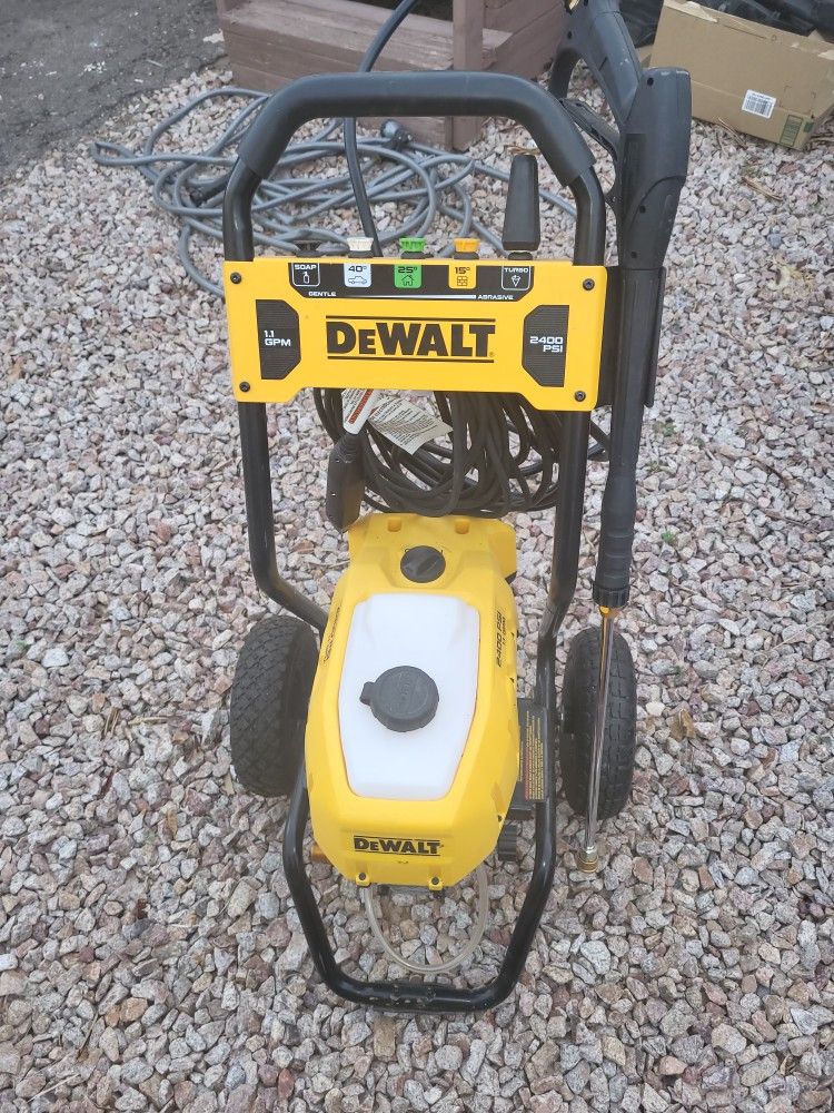 DeWalt 2400 Electric Pressure Washer