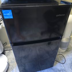 Upstreman 3.1 Cu.Ft Mini Fridge with Freezer