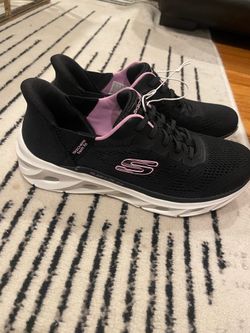 Women’s Skechers sneakers