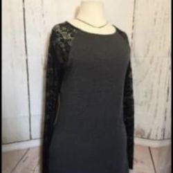 Divided women’s short sweater dress 👗  