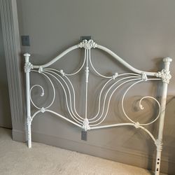 $40 White Queen metal bed 