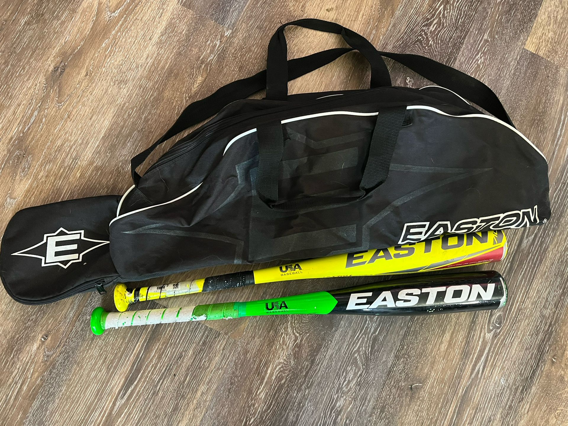 Easton t Ball Bag With 2 USA Baseball Bats