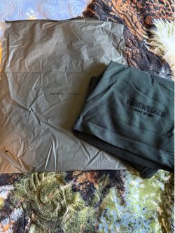 Essential shorts (size M)