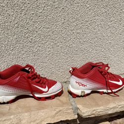 Nike Kids Size 1 Baseball/Football Cleats