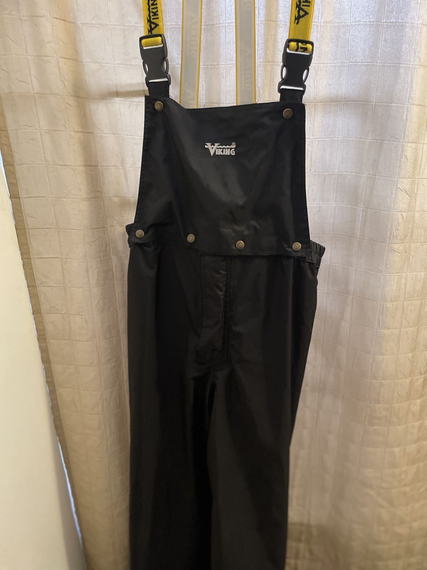 Fishing apparel
