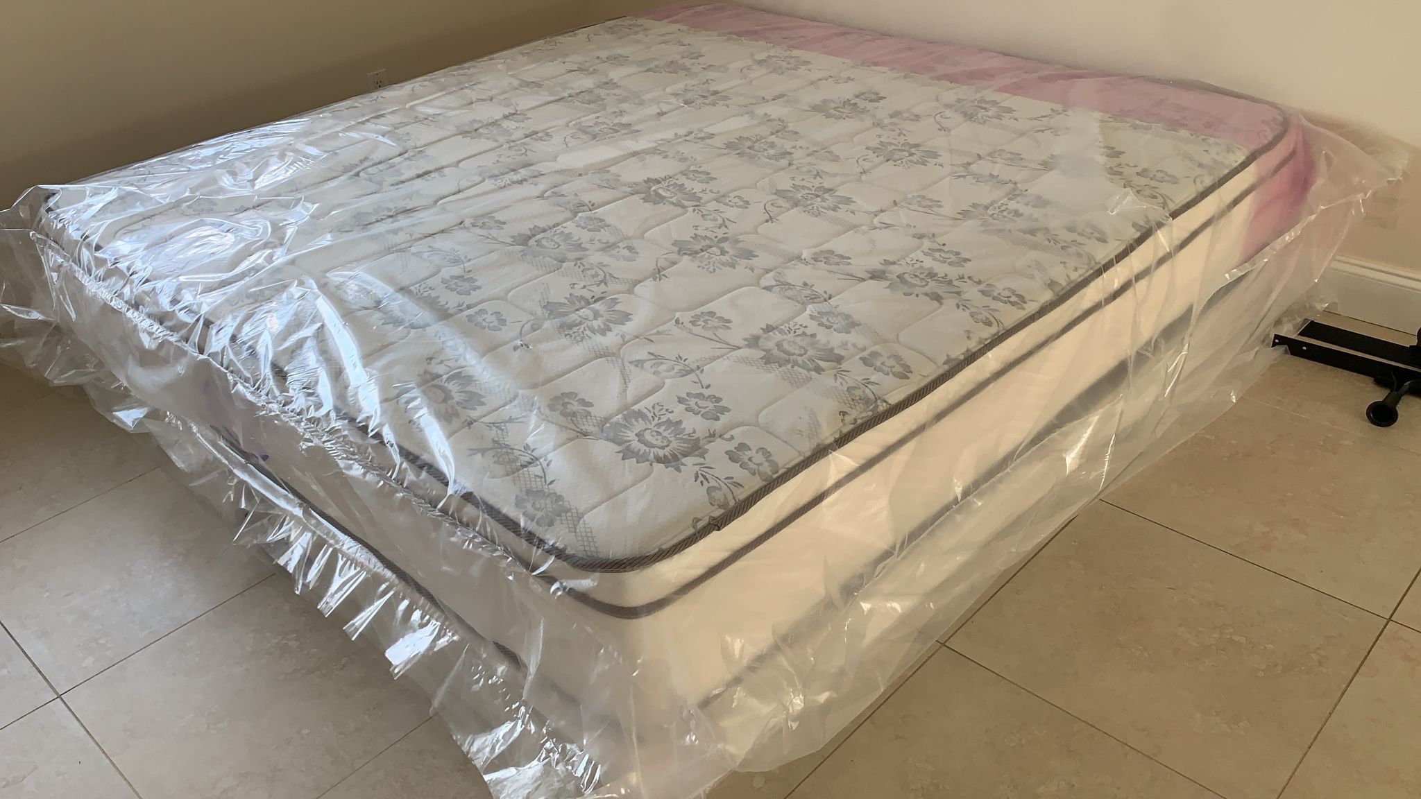 New King Mattress And Box Spring 2 Pc 