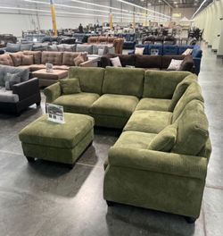 Gorgeous ‼️4-pc sectional sofa with ottoman sage green