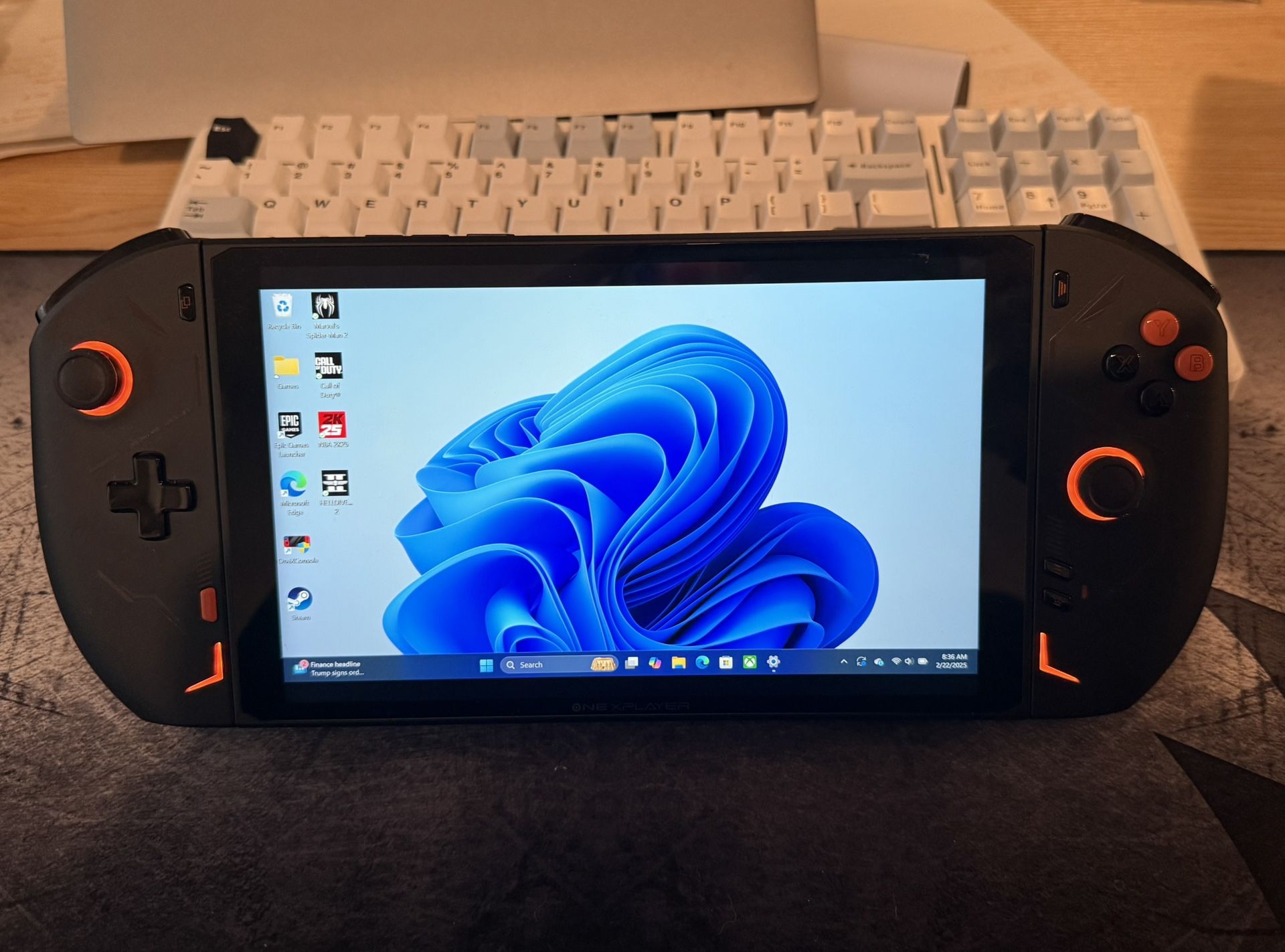 ONEXPLAYER 2 Pro - AMD® Ryzen™ 7 8840U 2 Tb Storage