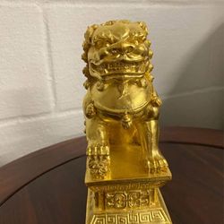 Gold plated lion decor