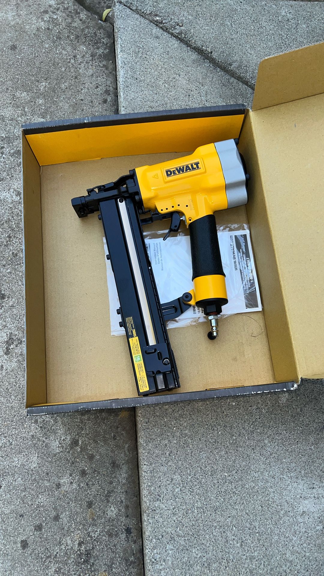 Dewalt 16 Ga. Wide Crown Lathing Stapler New