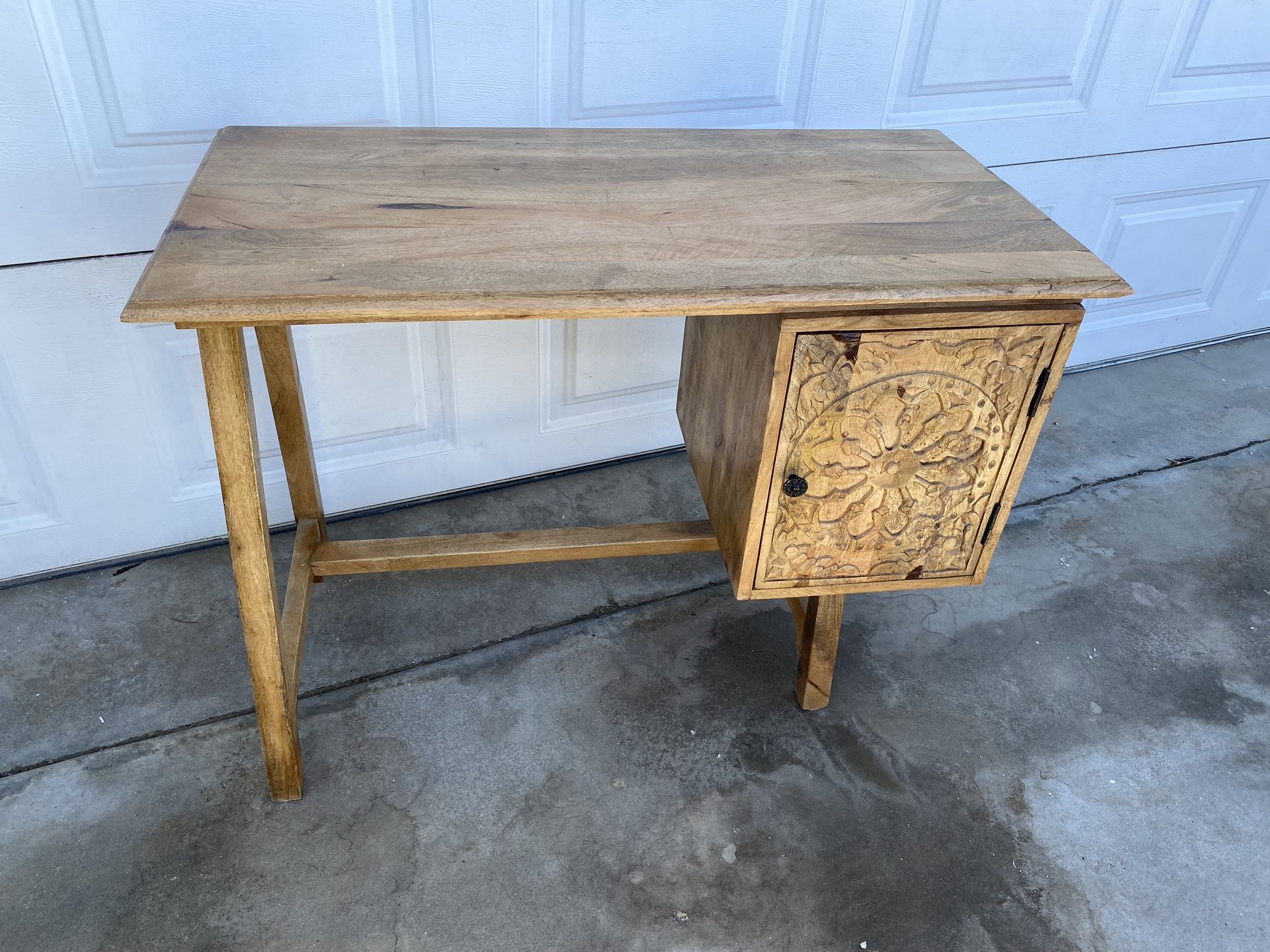 Desk: Cute Small Wooden Desk