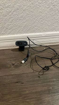 Logitech C270 HD Webcam, 720p, Widescreen HD Video Calling, Light Correction, Noise-Reducing Mic, Works with Zoom, Nintendo Switch 2’s new GameChat Mo