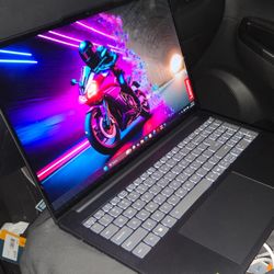 Lenovo Yoga Pro 9i 16" 2.8k NVIDIA RTX 5050