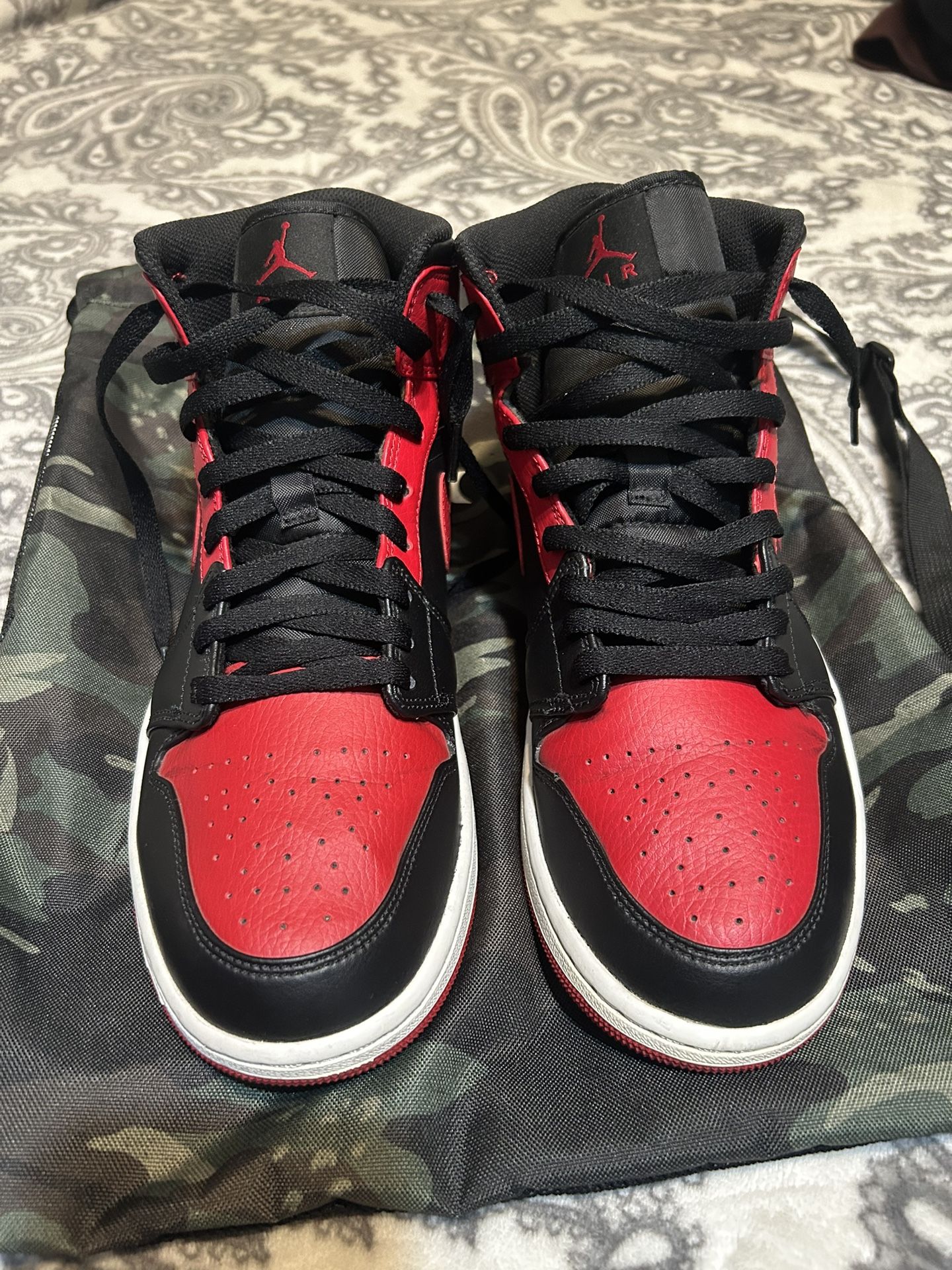 Air Jordan 1 Mid Banned