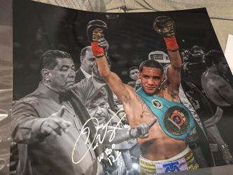 Oscar Valdez Autographed 16x20 Photo 
