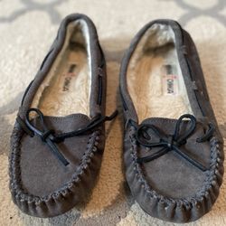 Women’s Flats By Minnekota Size 7.5