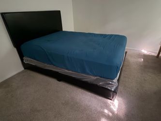 Queen size bed w/ frame