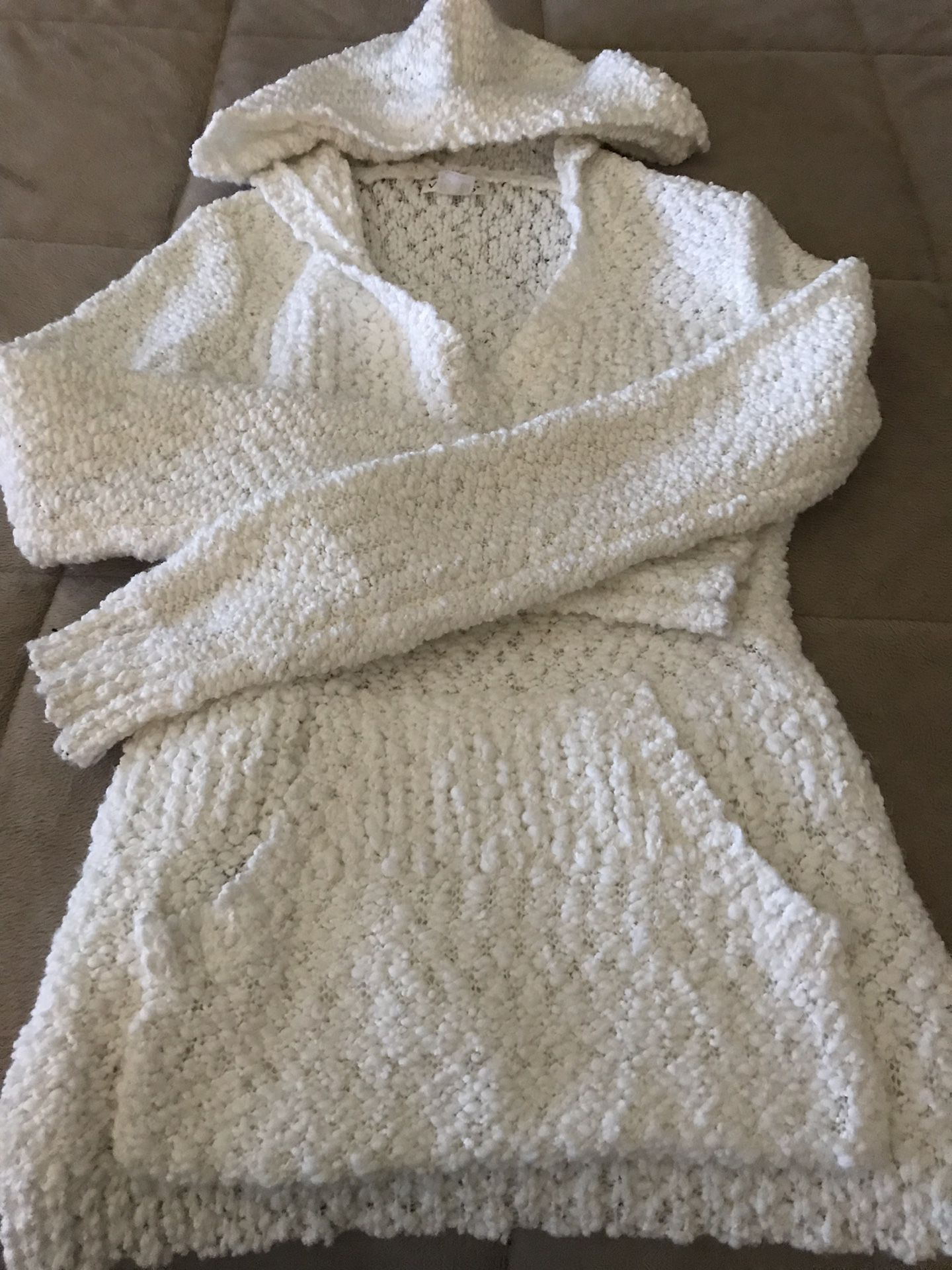 Venus clothing-sweater with hood-New for Sale in Goodyear, AZ - OfferUp