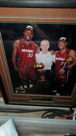 Miami Heat Sighned piece very rare pat riley , Dwyane wade , Shaquille O'Neil