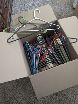 100+ plastic tube hangers