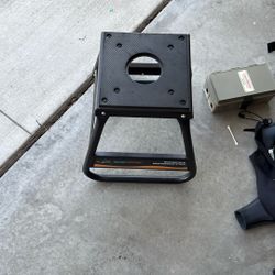 Grand Pit Stop Motorcycle Stool