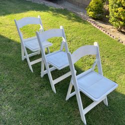White Padded Resin Foldable Chairs 