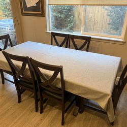 Dining Room Table & Chairs 