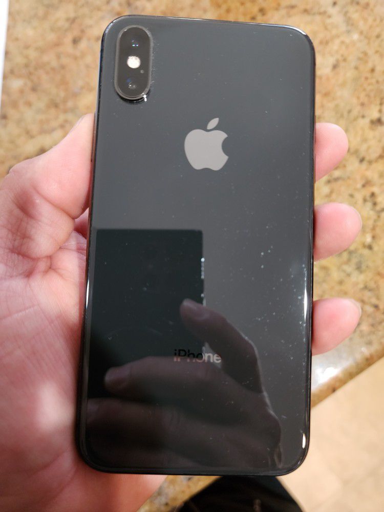 Iphone XS Icloud Locked.  256 Gig Super Clean