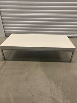 Low coffee table with chrome legs