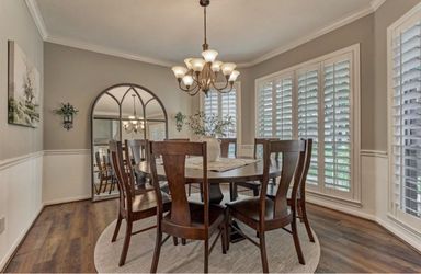 Bassett Benchmade circle Tavern Table 72” (Chairs Not Included)