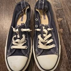 New Womens Size 7.5 Converse Shoes