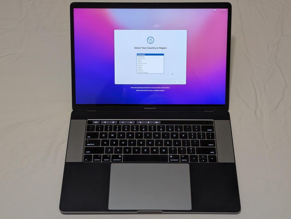 MacBook Pro 15" Touchbar 2016 - Like New