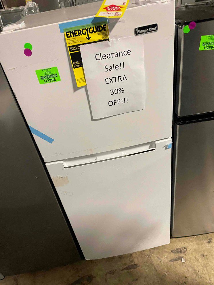 MAGIC CHEF HMDRWE 10.1 cu. ft. Top Freezer Refrigerator LS38