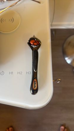 Free Gillette Fusion 180 degree swivel head razor handle