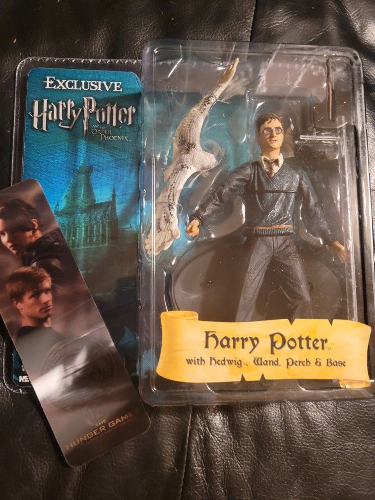 NECA Harry Potter and Hedwig Action Figure!