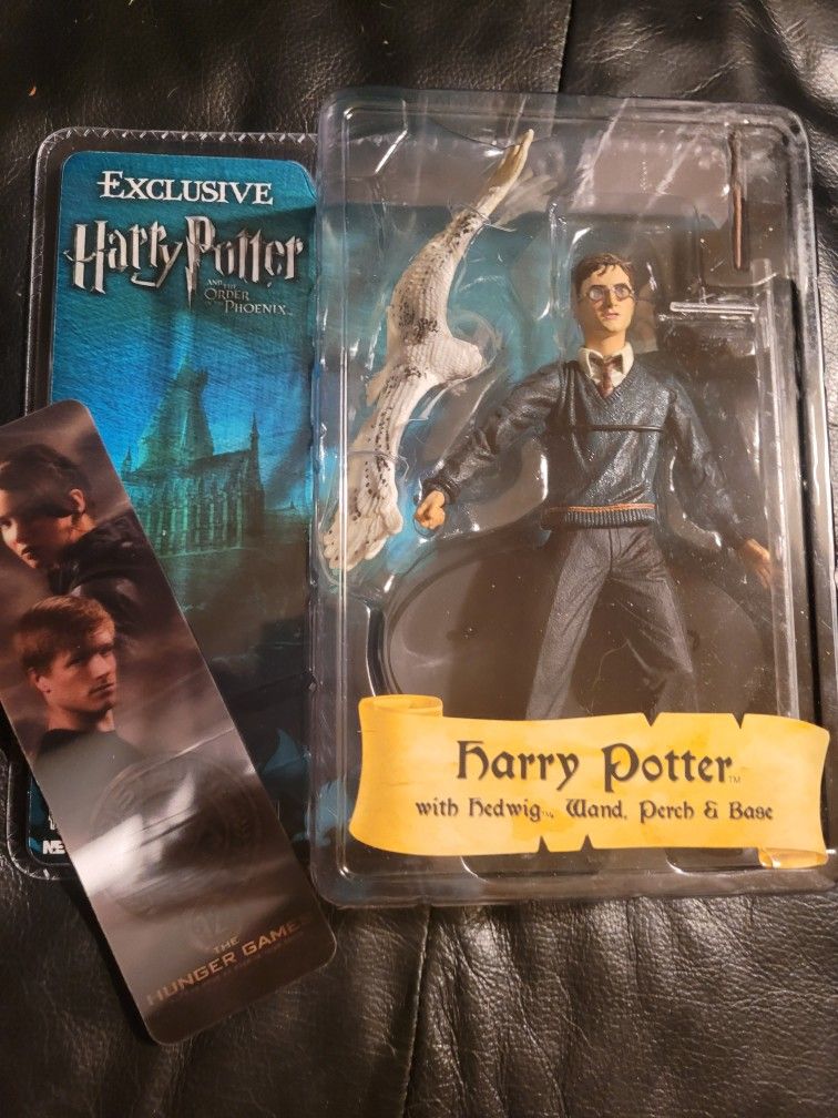 NECA  Harry Potter and Hedwig Action Figure! 