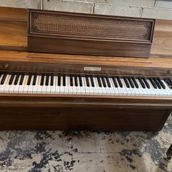 Baldwin piano 
