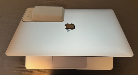 MacBook Air M1 (13.3-inch, 8GB RAM, 256GB SSD)