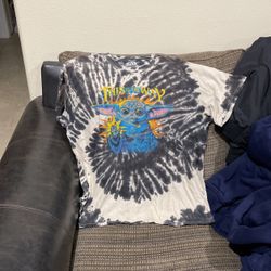 Size. Large this is the way Yoda tie-dye T-shirt.