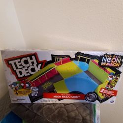 NEW TECH DECK NEON COLOR SKATE PARK INCLUDES 2 BOARDS 