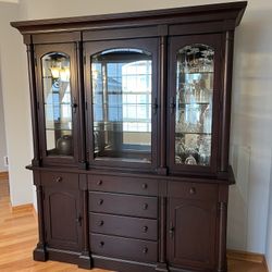 China/curio Cabinet