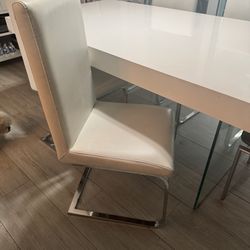 Módem white table with 6 chairs