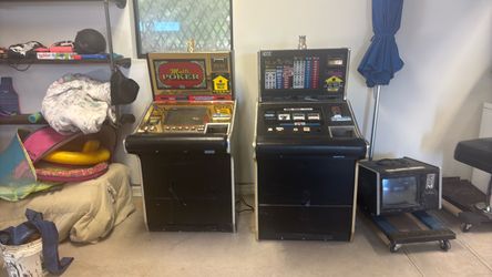 Vintage Arcade Slot Machines – Set of 2