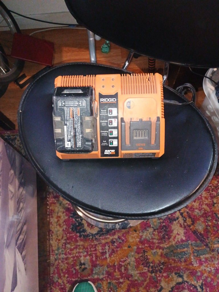 Ridgid Rapid Max Twin Charger And 1 18v 4.O Ah Battery Used