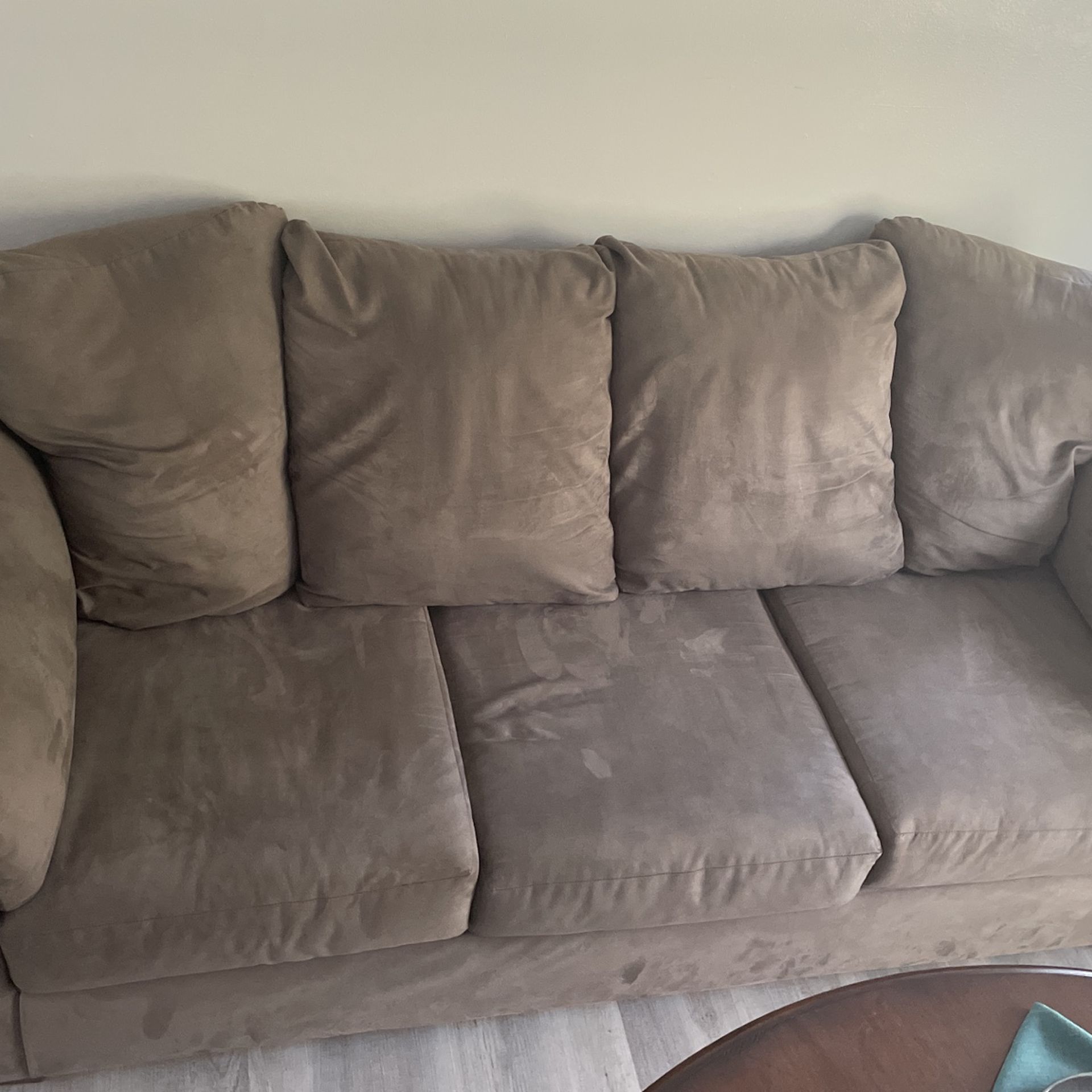 Ashley Furniture Cobblestone Darcy couch Smoke and pet free home Like new! 
