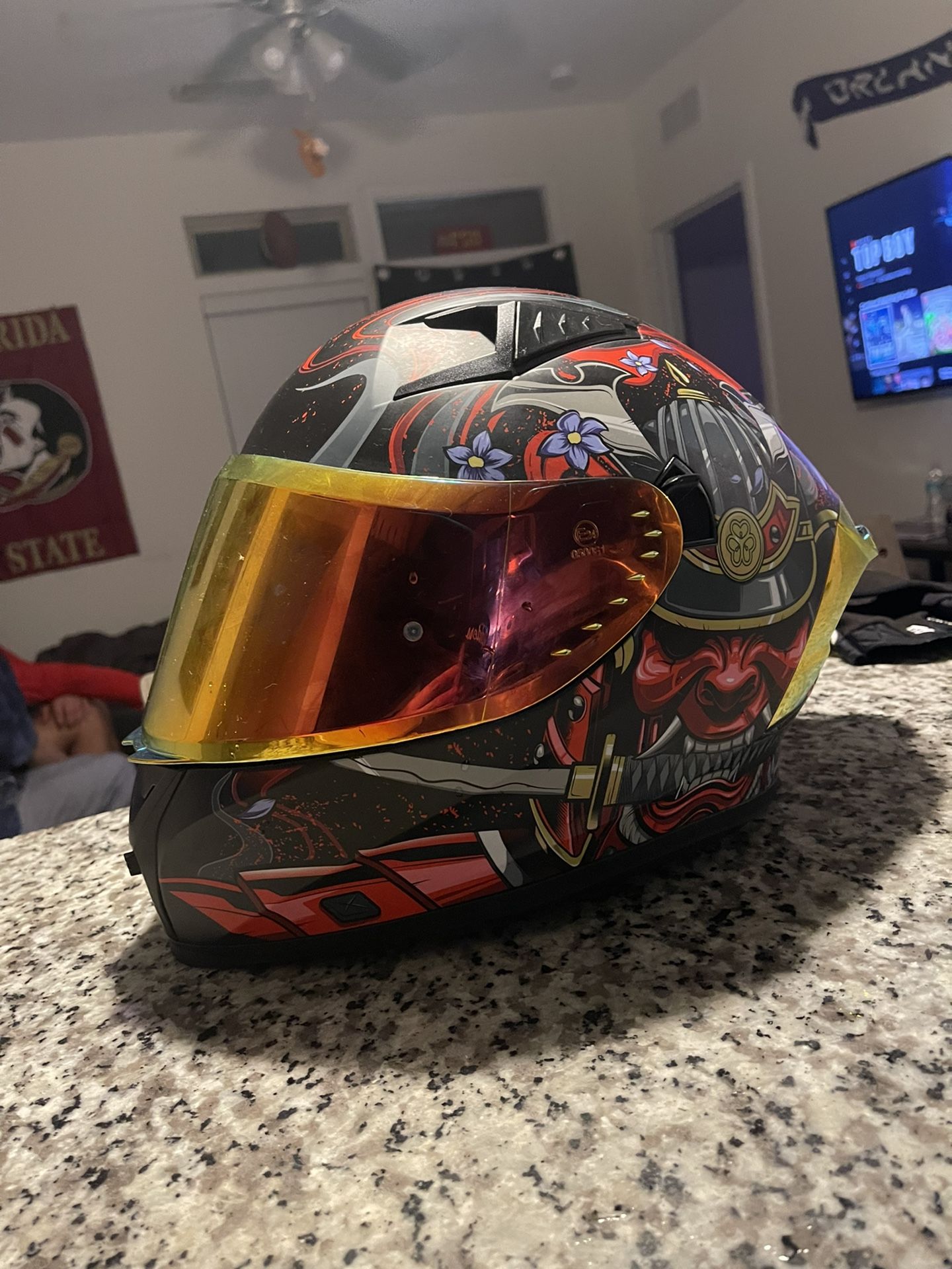 ILM Motorcycle Helmet / Fox Gloves