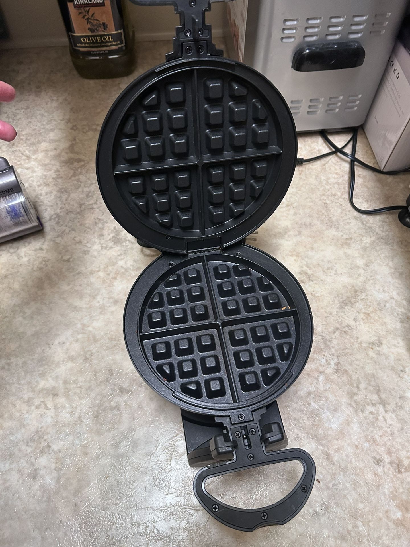 Kitchen Appliances- Air Fryer, Waffle Maker, Bread Maker, Mixer