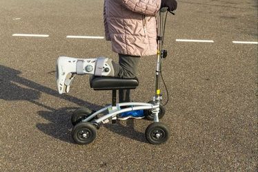 Medline Knee Walker - adjustable with basket