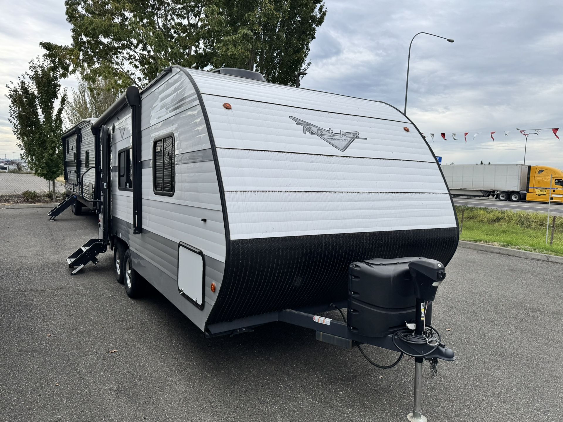 2022 RIVERSIDE RV RETRO 211